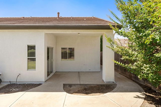 9808 N Whitney Avenue, Fresno, CA 93720