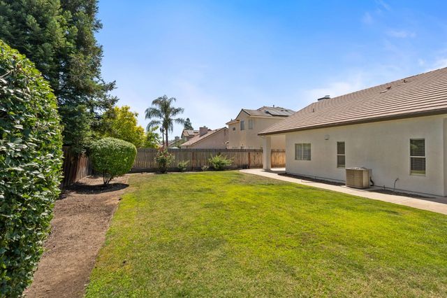 9808 N Whitney Avenue, Fresno, CA 93720
