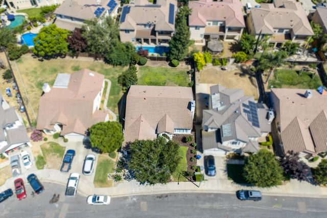 9808 N Whitney Avenue, Fresno, CA 93720