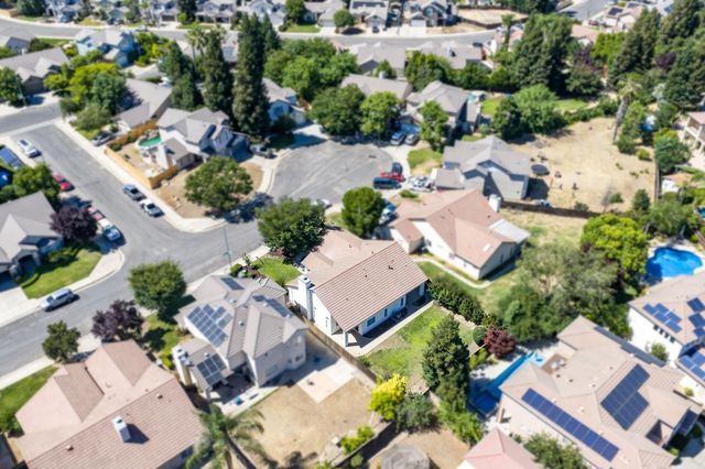 9808 N Whitney Avenue, Fresno, CA 93720