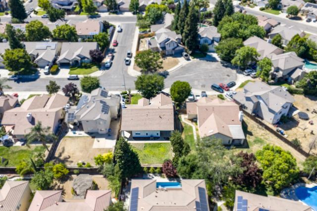 9808 N Whitney Avenue, Fresno, CA 93720