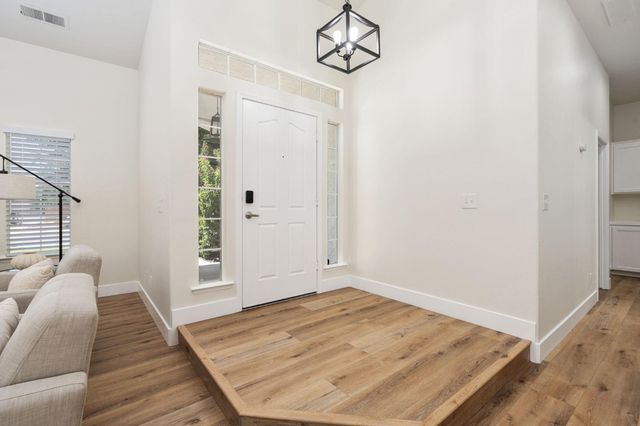 9808 N Whitney Avenue, Fresno, CA 93720