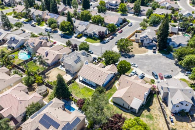 9808 N Whitney Avenue, Fresno, CA 93720