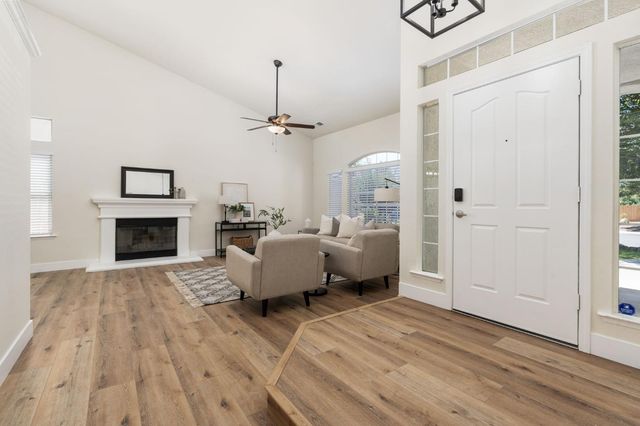 9808 N Whitney Avenue, Fresno, CA 93720