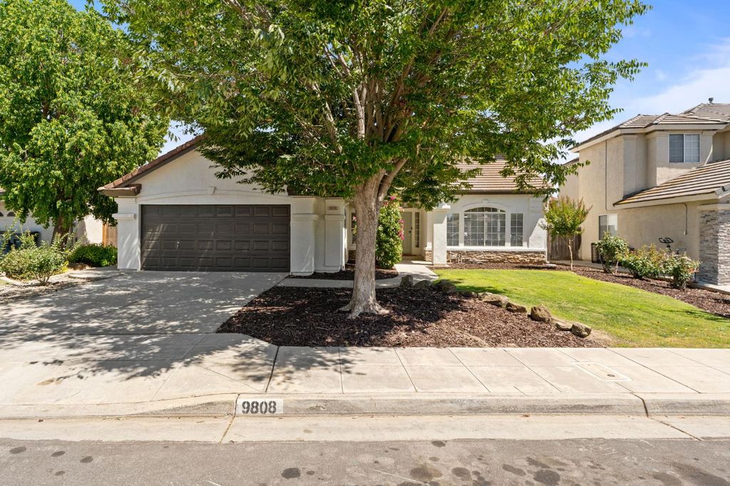9808 N Whitney Avenue, Fresno, CA 93720