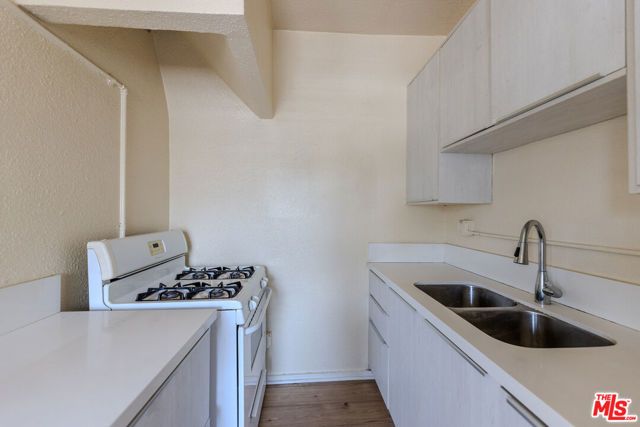 661 Shatto Place 301, Los Angeles, CA 90005