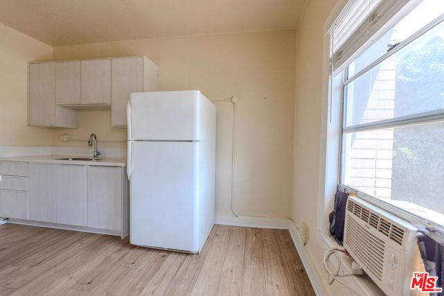 661 Shatto Place 301, Los Angeles, CA 90005