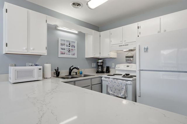 1881 Colony Dr Apt 8L, Surfside Beach, SC 29575
