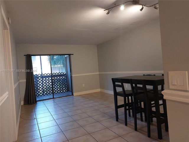 8415 SW 107th Ave 255W, Miami, FL 33173