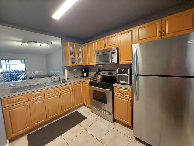 8415 SW 107th Ave 255W, Miami, FL 33173