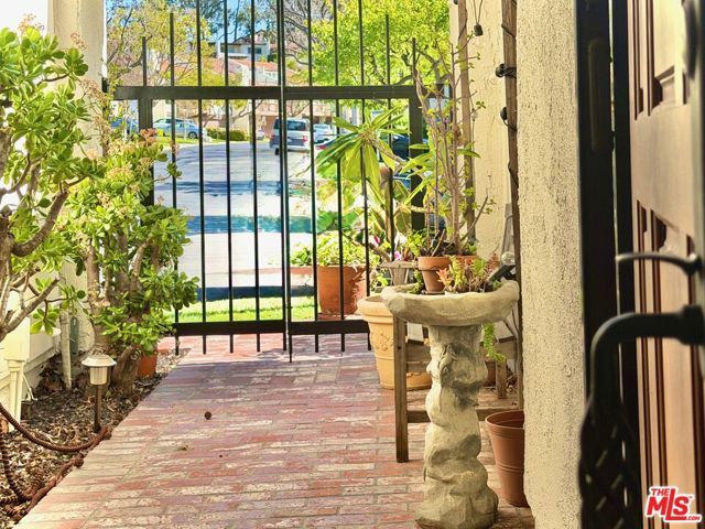 707 Shadow Lake Drive, Thousand Oaks, CA 91360