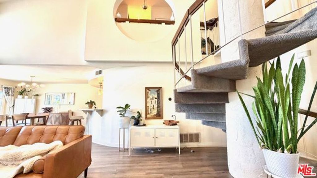 707 Shadow Lake Drive, Thousand Oaks, CA 91360