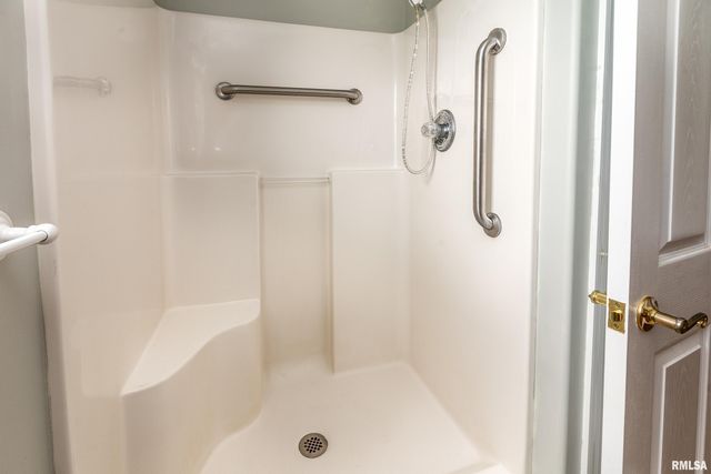 1500 APACHE Drive, Marion, IL 62959