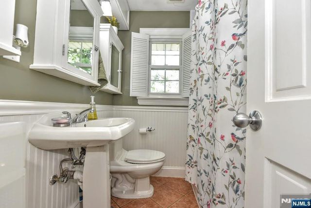 90 Grove Street, Waldwick, NJ 07463