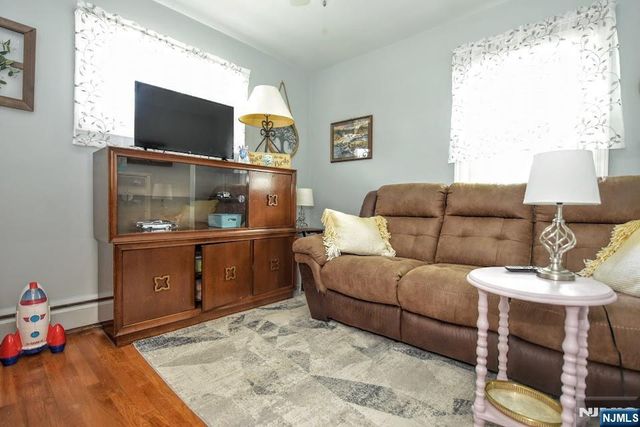 90 Grove Street, Waldwick, NJ 07463