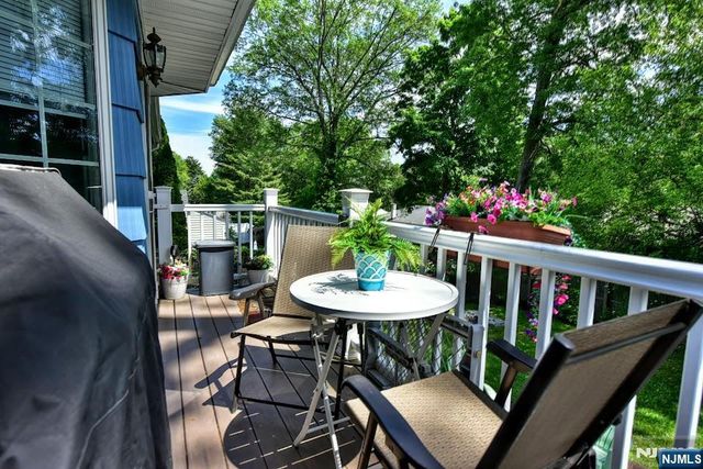 90 Grove Street, Waldwick, NJ 07463