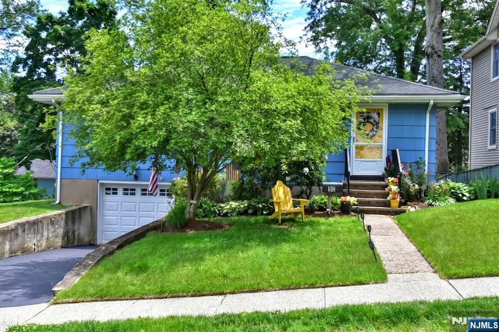 90 Grove Street, Waldwick, NJ 07463