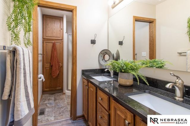 1042 Daybreak Circle, Lincoln, NE 68505