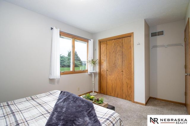 1042 Daybreak Circle, Lincoln, NE 68505