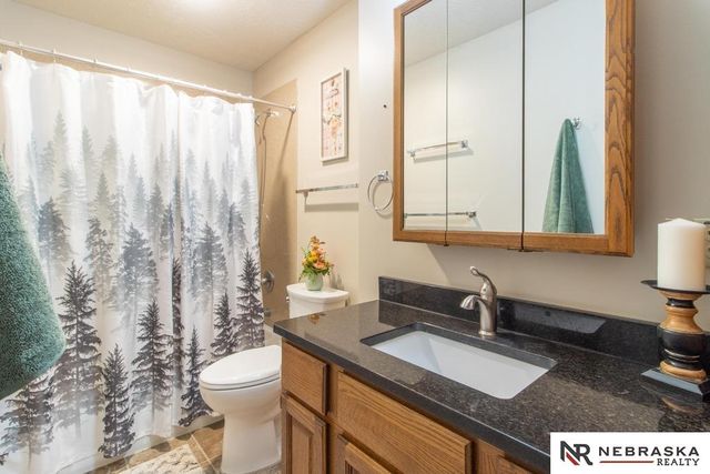 1042 Daybreak Circle, Lincoln, NE 68505