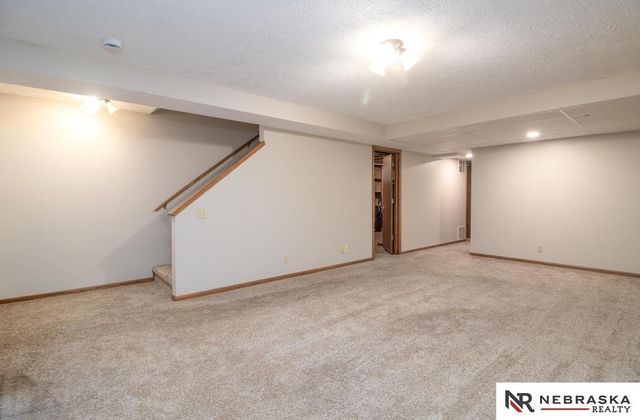 1042 Daybreak Circle, Lincoln, NE 68505