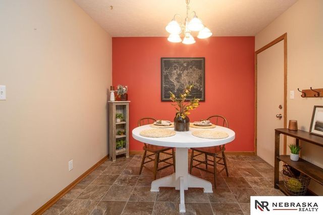 1042 Daybreak Circle, Lincoln, NE 68505
