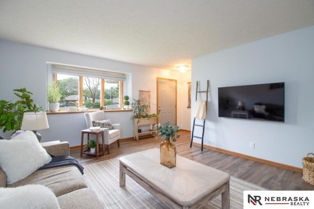 1042 Daybreak Circle, Lincoln, NE 68505