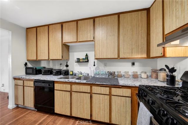 1218 S Cypress Avenue B, Ontario, CA 91762