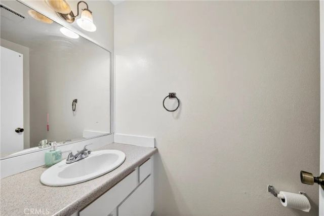 1218 S Cypress Avenue B, Ontario, CA 91762