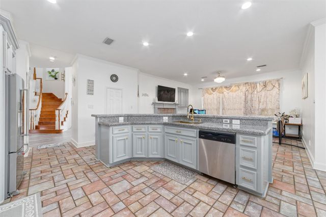 1513 County Road 149, Alvin, TX 77511