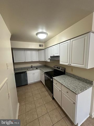 4655 LOGSDON DR, Annandale, VA 22003