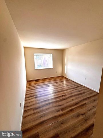 4655 LOGSDON DR, Annandale, VA 22003