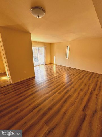 4655 LOGSDON DR, Annandale, VA 22003