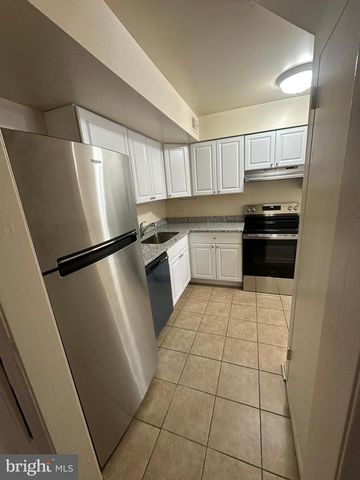 4655 LOGSDON DR, Annandale, VA 22003