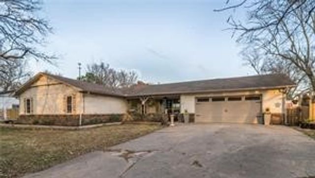 902 NW K Street, Bentonville, AR 72712