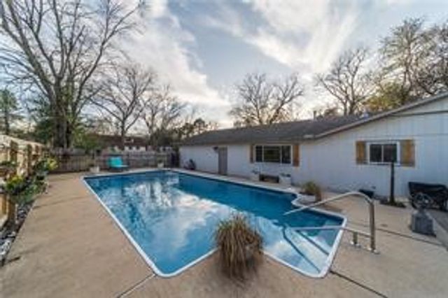 902 NW K Street, Bentonville, AR 72712