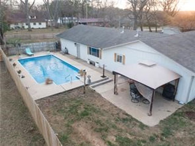 902 NW K Street, Bentonville, AR 72712