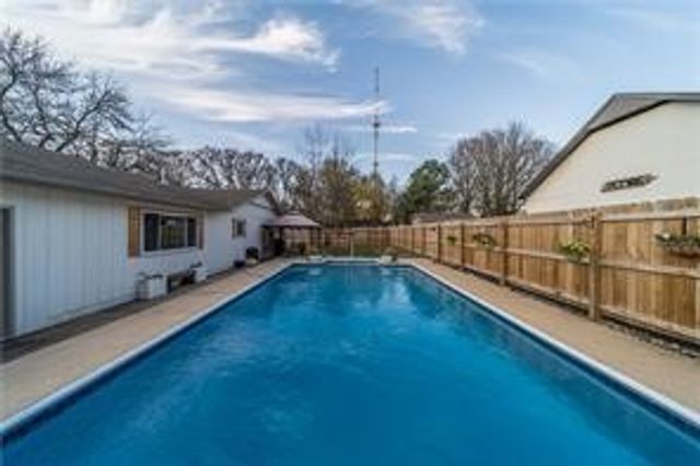 902 NW K Street, Bentonville, AR 72712