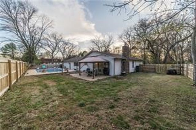 902 NW K Street, Bentonville, AR 72712