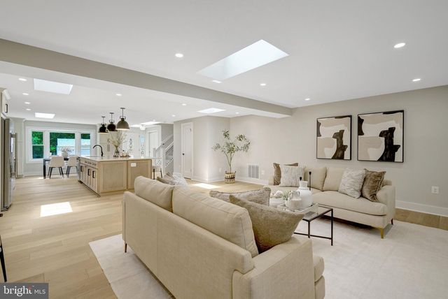 7944 FREEHOLLOW DR, Falls Church, VA 22042