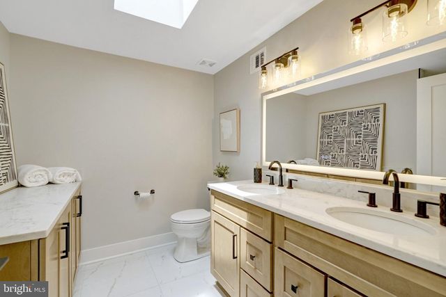 7944 FREEHOLLOW DR, Falls Church, VA 22042