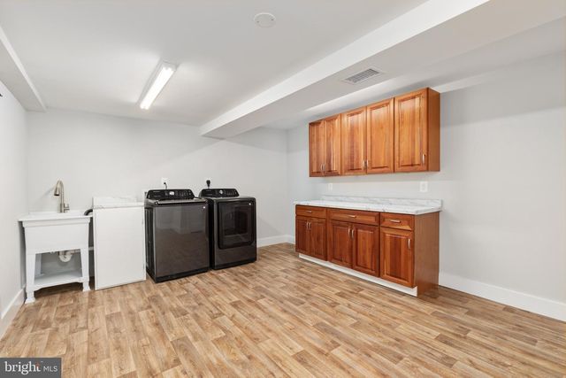 7944 FREEHOLLOW DR, Falls Church, VA 22042