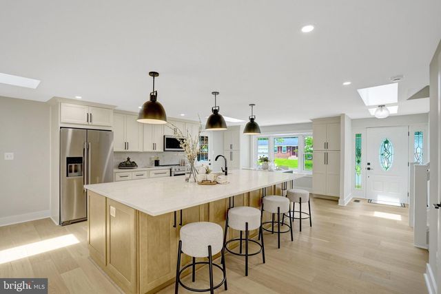 7944 FREEHOLLOW DR, Falls Church, VA 22042