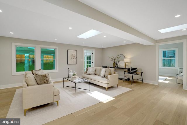 7944 FREEHOLLOW DR, Falls Church, VA 22042