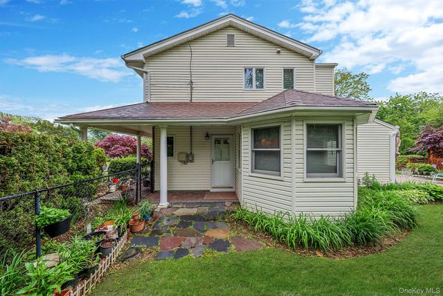 28 Manchester Boulevard, Wheatley Heights, NY 11798