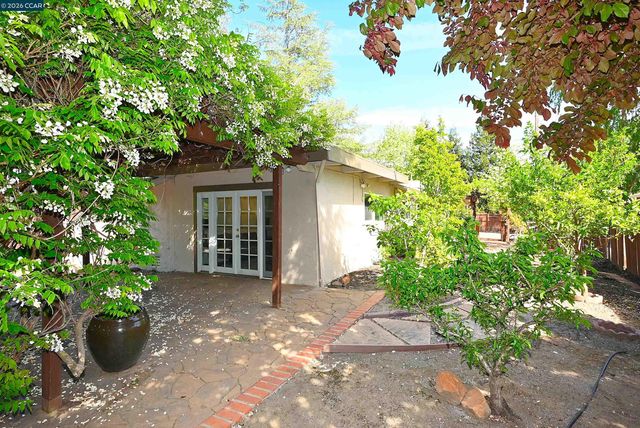 385 Maureen Ln, Pleasant Hill, CA 94523