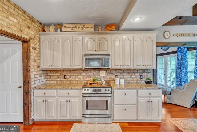 218 Knob Hill Drive, Warner Robins, GA 31088