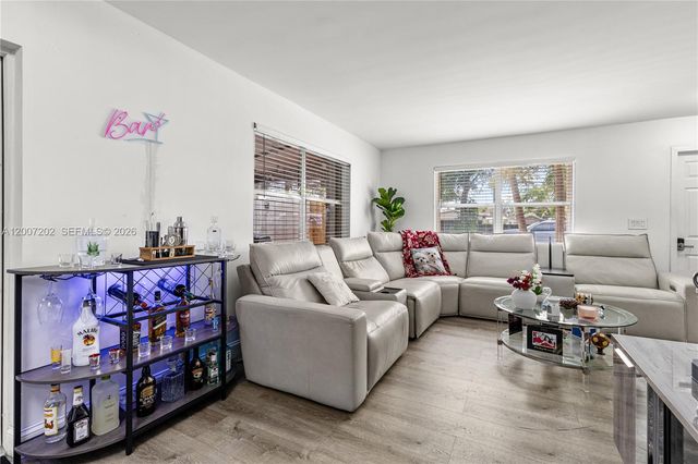 203 NE 12th Ave 203, Homestead, FL 33030