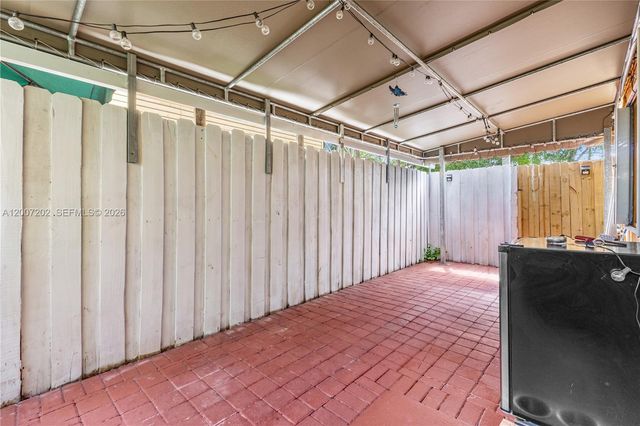 203 NE 12th Ave 203, Homestead, FL 33030