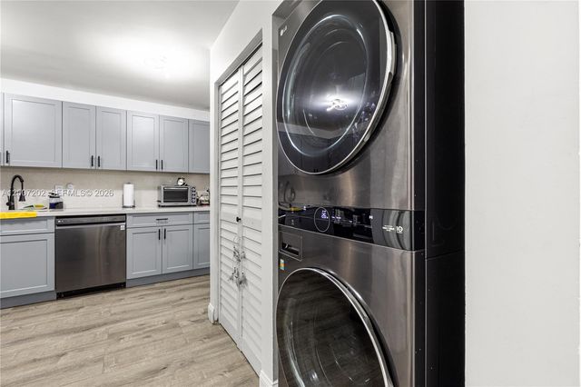 203 NE 12th Ave 203, Homestead, FL 33030